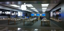 Photo of the Apple Store in the Boise Towne Square mall a few minutes after closing on the third day the store was open.